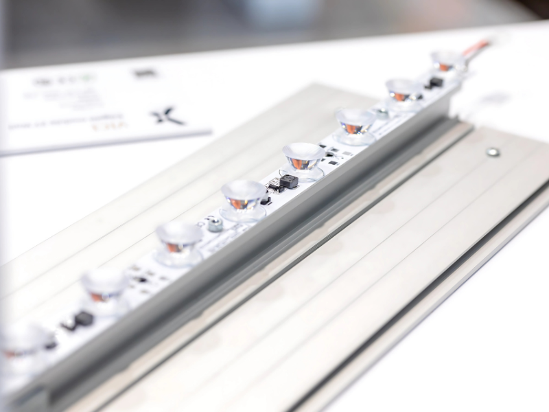 Edgelit lightbox module Vici